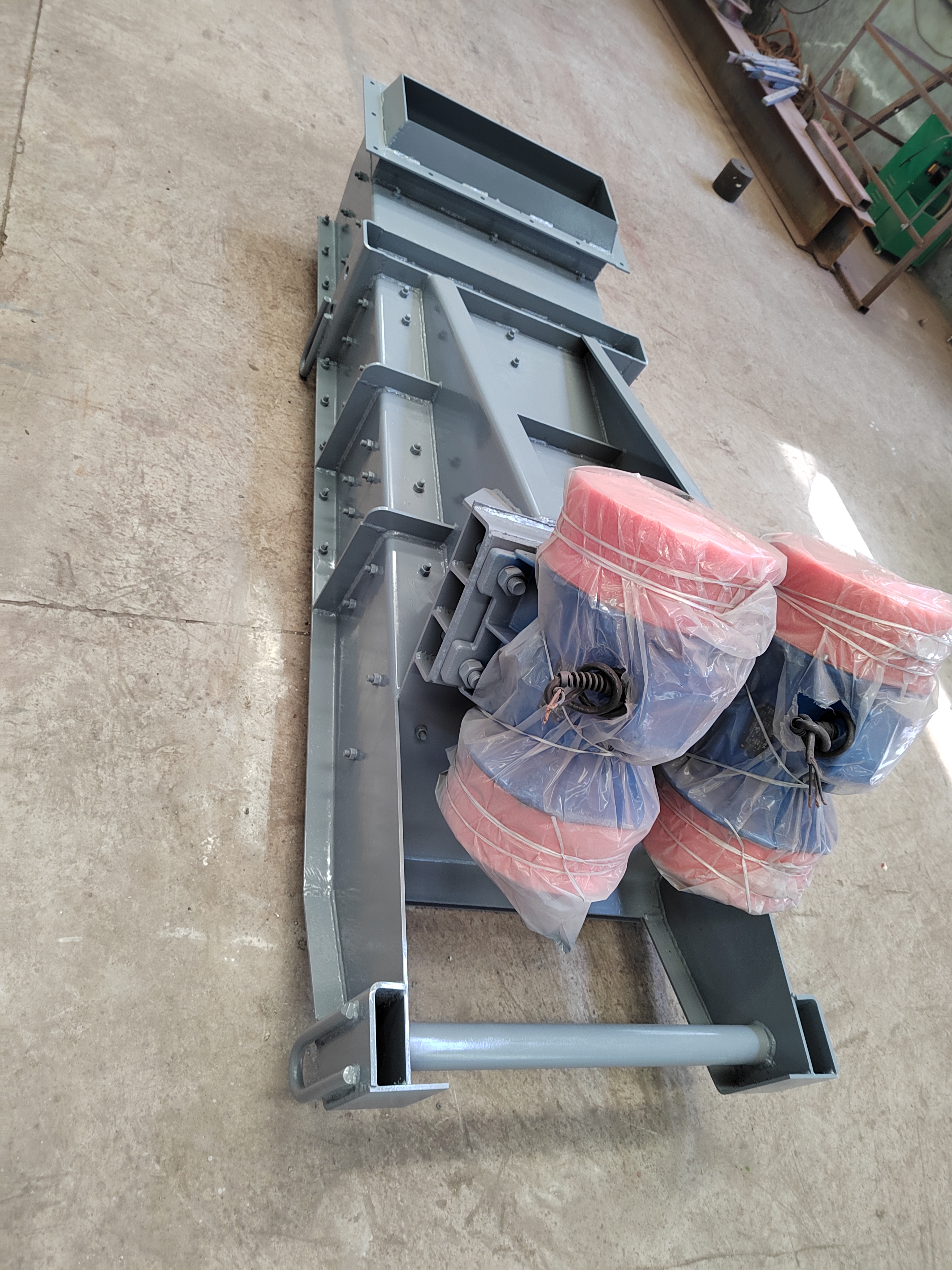 振動給料設(shè)備在日常使用期間要經(jīng)常保養(yǎng)保護(振動給料機特點)